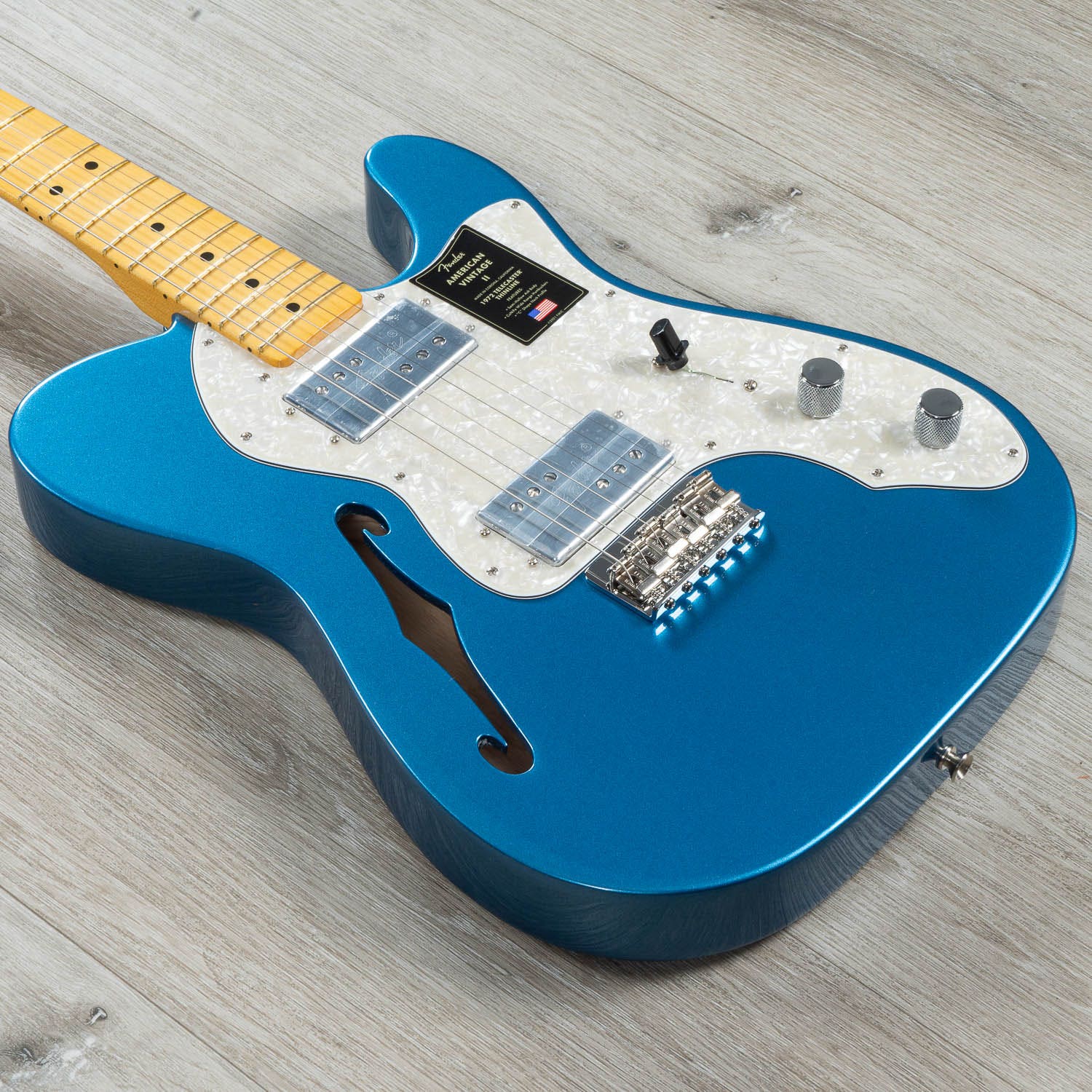 Fender Deluxe Telecaster Thinline Electric Guitar with Hard Fender Deluxe Telecaster Thinline Electric Guitar with Hard