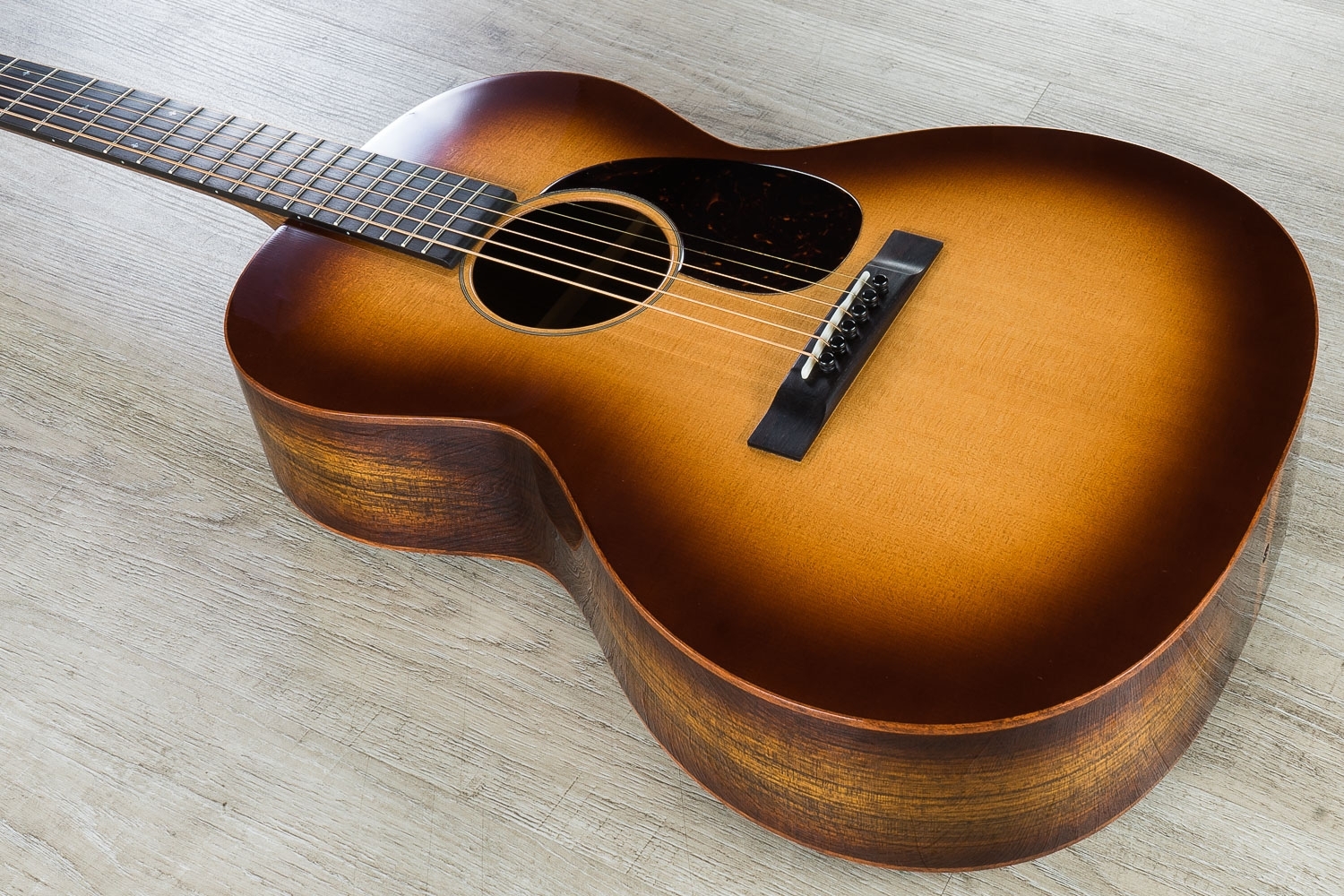 Martin Custom Edition 00 Acoustic Guitar Ovangkol Back Sides African Blackwood Fretboard Hard Case Custom Sunburst Finish