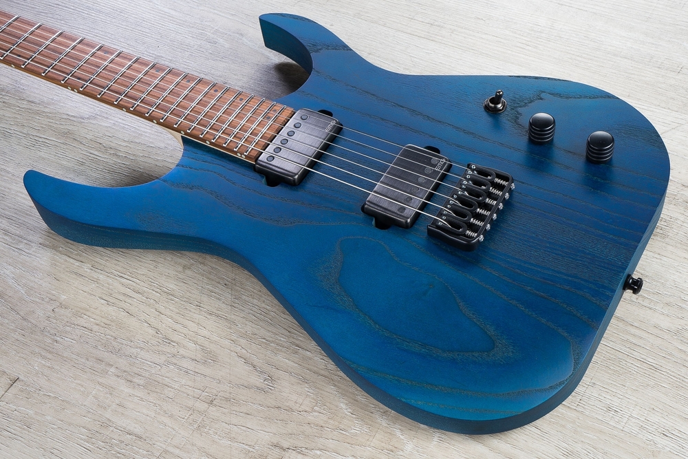 Skervesen Mirage 6 Electric Guitar, Rosewood Santos Fretboard, Hard Case - Blue