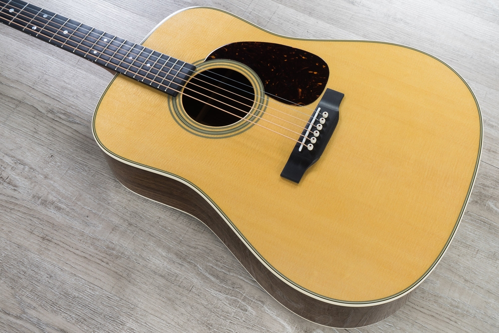 Martin Standard Series D-28 Acoustic Guitar, Spruce Top, Rosewood Back, Ebony Board
