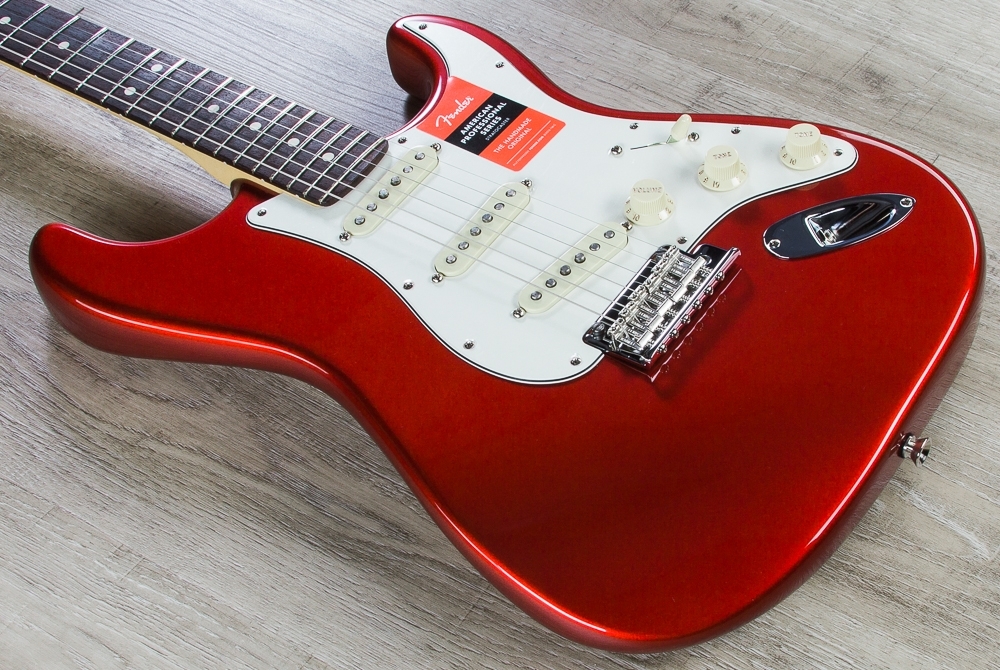 centeret nyhed skraber Fender American Pro Stratocaster Electric Guitar, Rosewood Fingerboard,  Elite Molded Case - Candy Apple Red