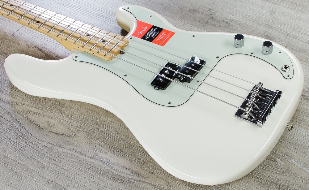 Fender American Pro Precision Bass Maple Fingerboard Hard Case Olympic White