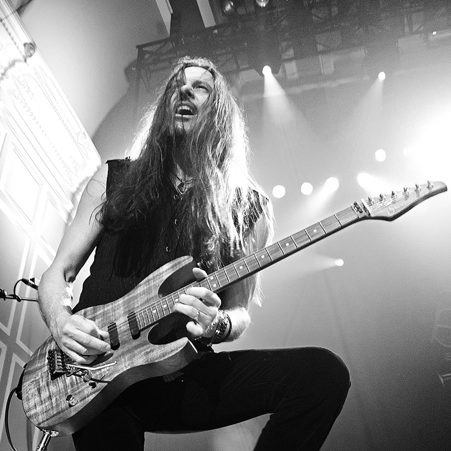 Reb Beach Performing with lighting